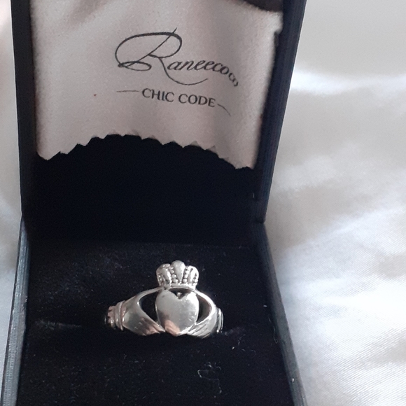 Silver Irish Calddagh ring - Picture 4 of 6